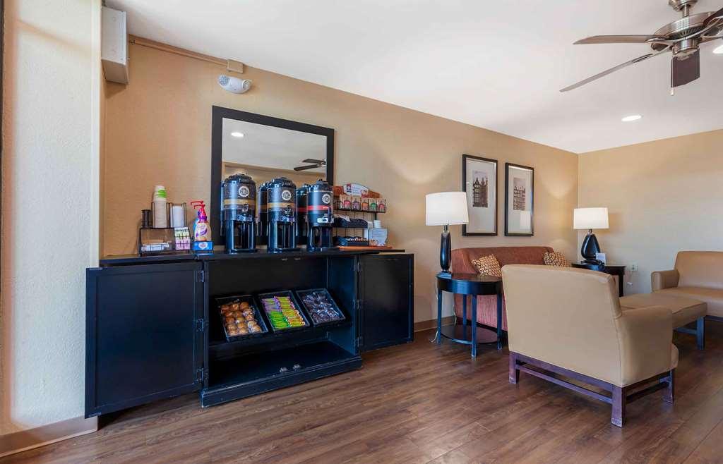 Extended Stay America Select Suites - Rockford - State Street Interior foto